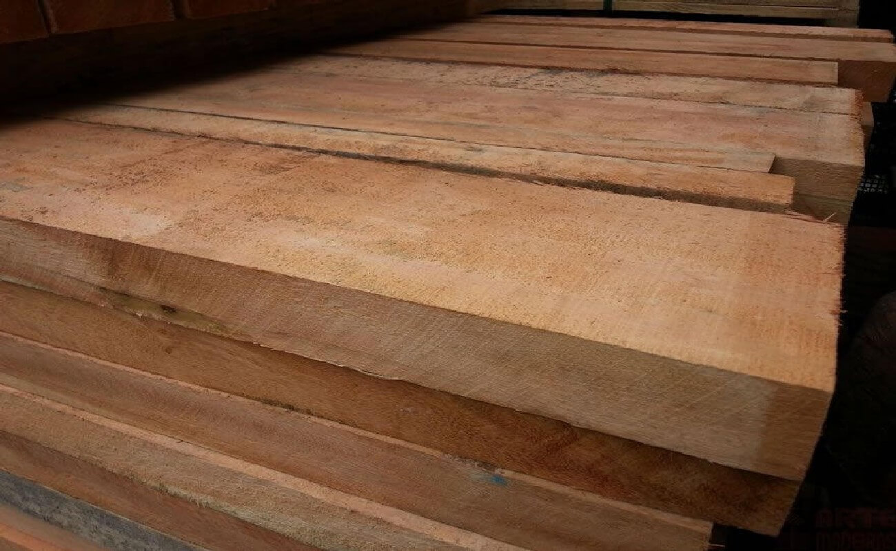 Prancha de madeira para telhado