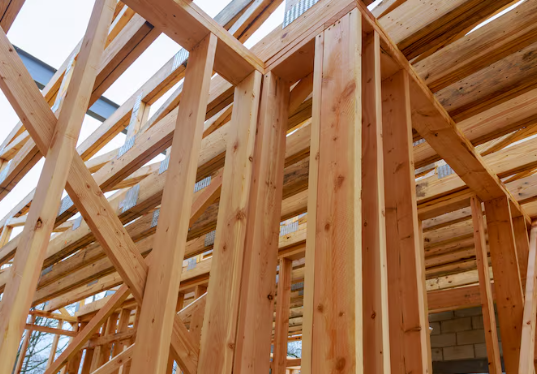 Tipos de vigas de madeira: quais existem e como escolher a ideal para sua obra